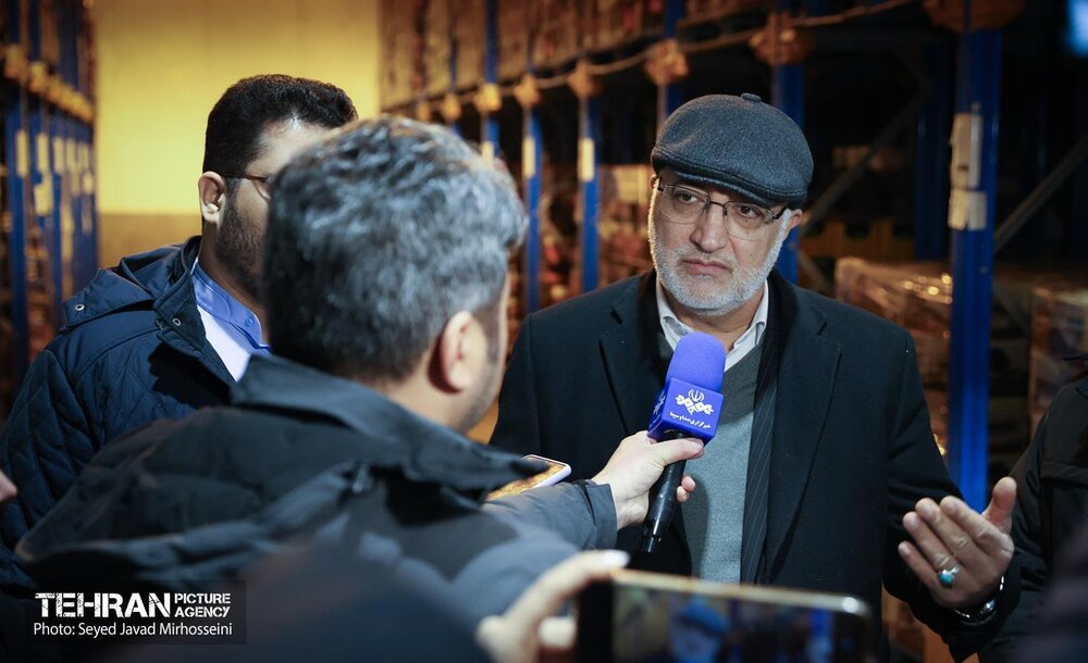 بازدید شهردار تهران از انبارهای ذخیره‌سازی اقلام اساسی ویژه ماه رمضان و نوروز