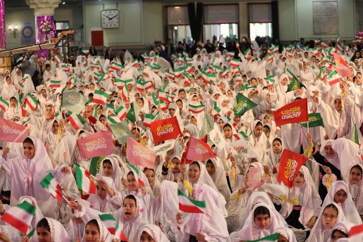 جشن تکلیف دختران نومکلف منطقه ۱۵ برگزار شد