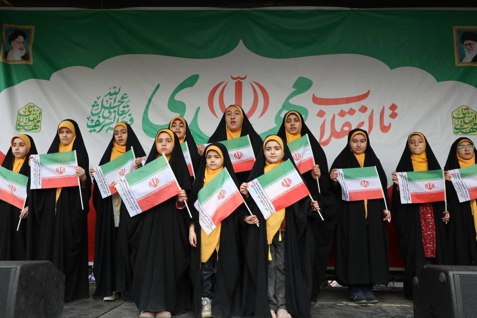 برپایی ایستگاههای فرهنگی و خدماتی منطقه ۱۳