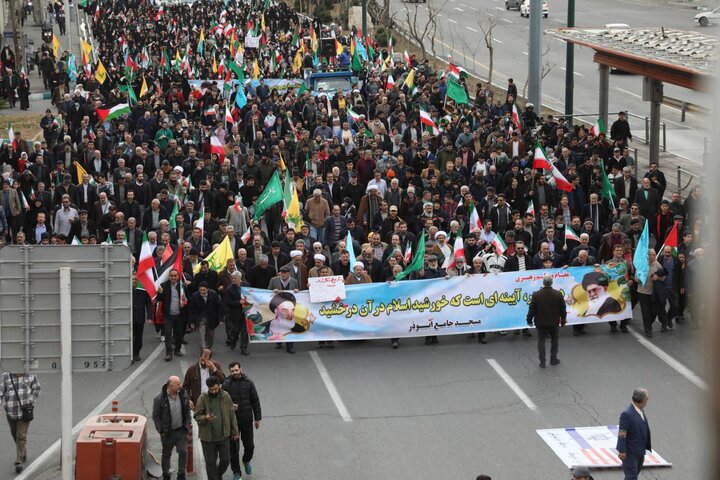 گزارشی از حضور پرشور شهروندان منطقه ۱۷ در راهپیمایی باشکوه یوم‌الله ۲۲ بهمن