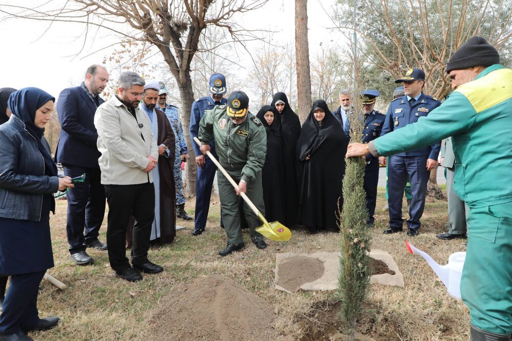 ۴۷ نهال برای ۴۷ سالگی انقلاب اسلامی در منطقه ۱۳