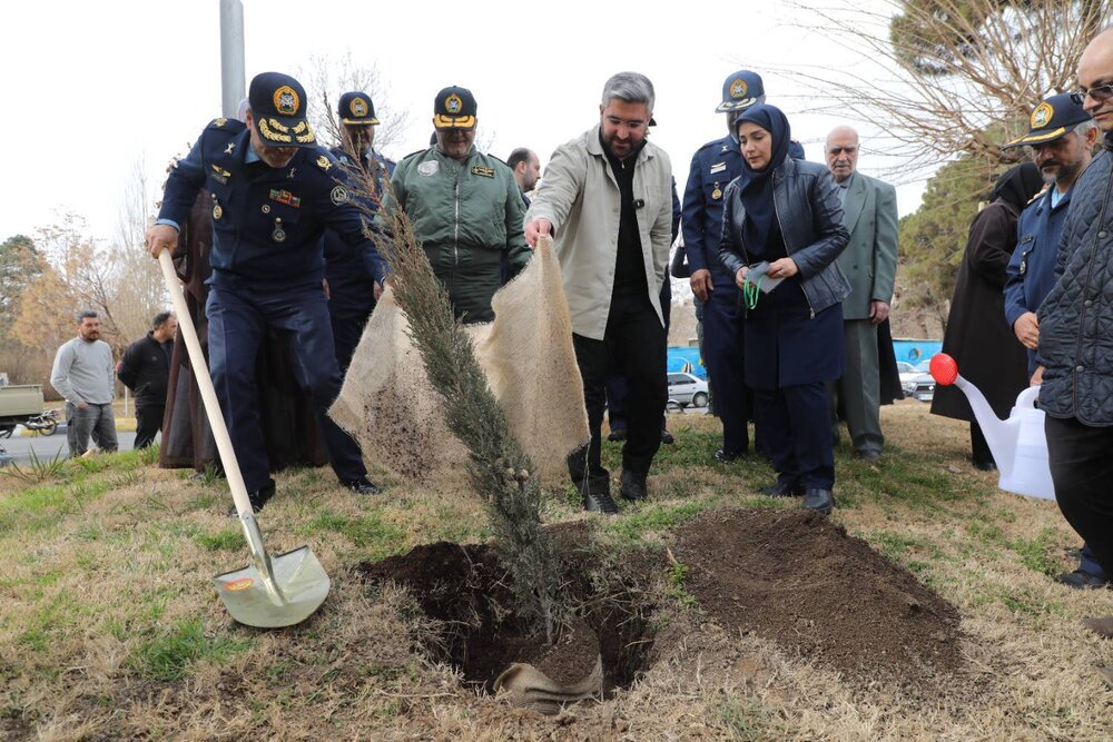 ۴۷ نهال برای ۴۷ سالگی انقلاب اسلامی در منطقه ۱۳&nbsp;