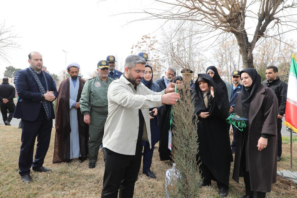 ۴۷ نهال برای ۴۷ سالگی انقلاب اسلامی در منطقه ۱۳&nbsp;
