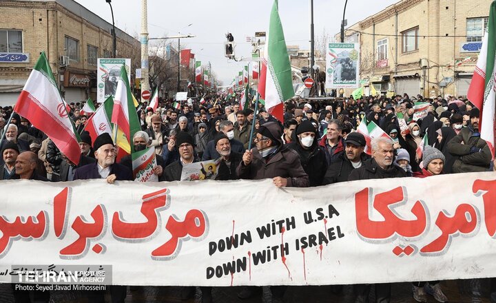 حضور شهردار تهران در اجتماع مردم زنجان در مراسم راهپیمایی ۲۲ بهمن