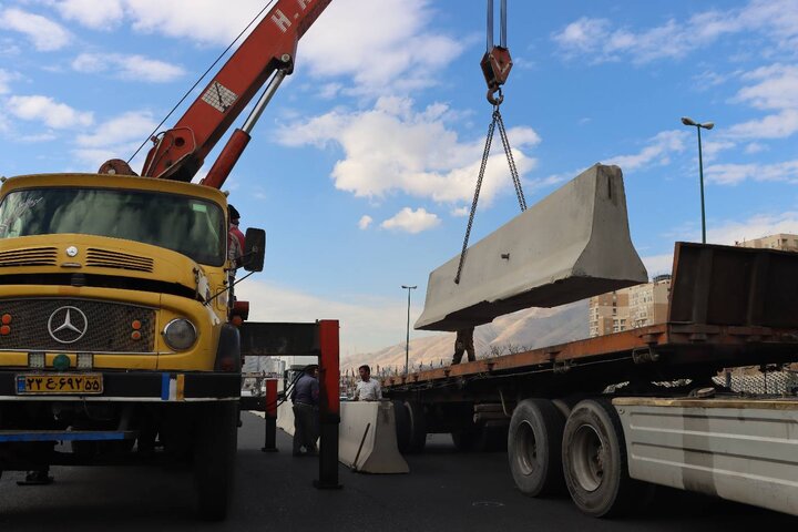 نصب ۳۶ نیوجرسی مفصلی در بزرگراه شهید همدانی