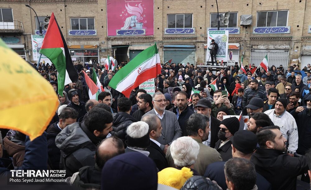حضور شهردار تهران در اجتماع مردم زنجان در مراسم راهپیمایی ۲۲ بهمن