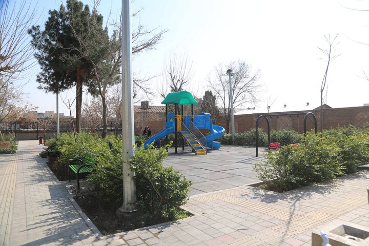 بازسازی و ایمن‌سازی ۵۸ بوستان فعال منطقه ۱۰ با رویکرد ارتقای کیفیت زندگی شهری