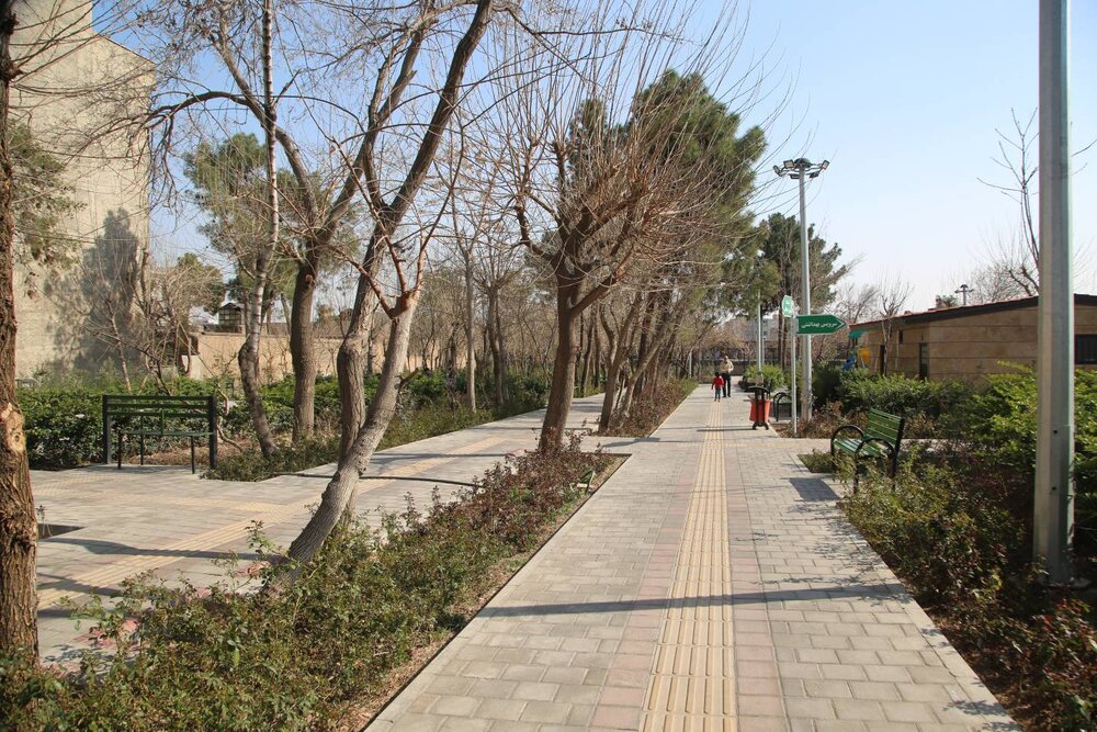 بازسازی و ایمنسازی ۵۸ بوستان فعال منطقه ۱۰ با رویکرد ارتقای کیفیت زندگی شهری