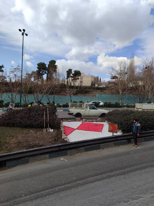 اجرای فرش شن رنگی و فرش گل در معابر منطقه یک