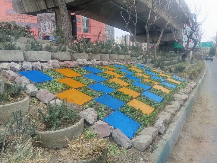 اجرای فرش شن رنگی و فرش گل در معابر منطقه یک