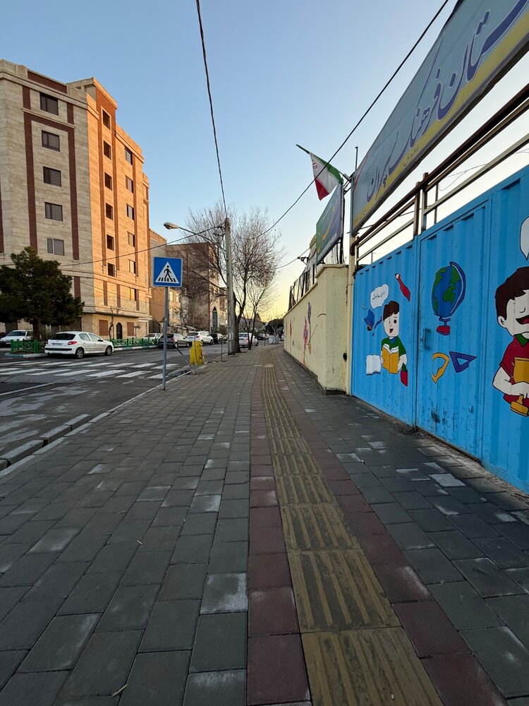 بهسازی ۸۷۰ مترمربع از پیادهروهای منتهی به مراکز آموزشی و فضای سبز در منطقه ۱۳