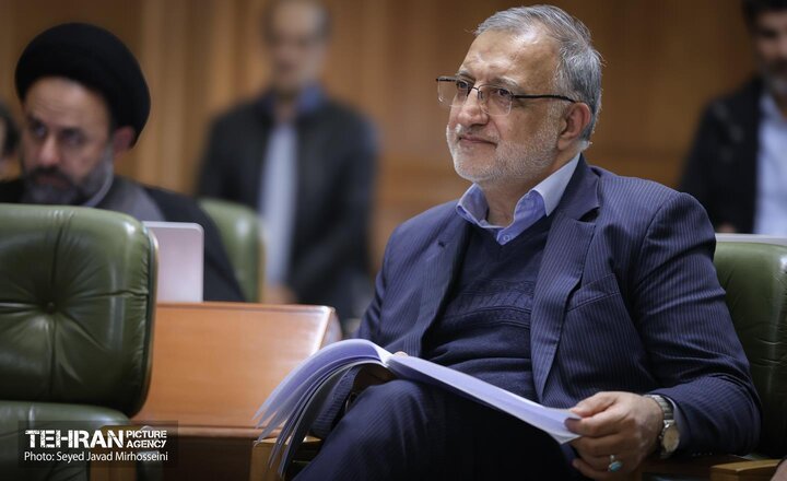 شهردار تهران به صحن شورا می‌رود