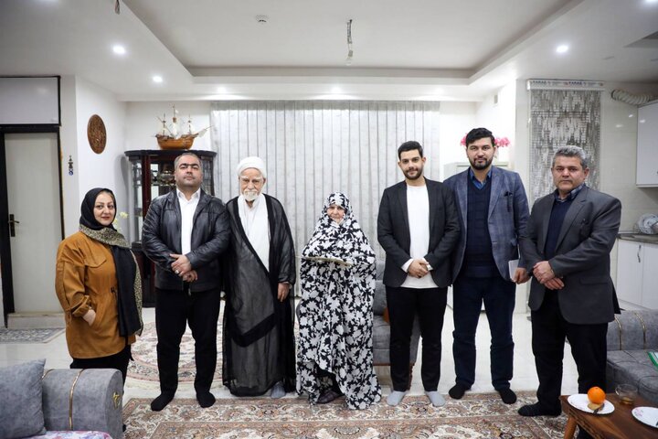 دیدار شهردار منطقه ۱۷ با خانواده شهید والامقام محمدرضا دنیا گردانه