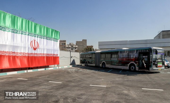 آیین رونمایی از ایستگاه شارژ خودروهای برقی کیانشهر و اتوبوس‌های دوکابین ۱۸ متری