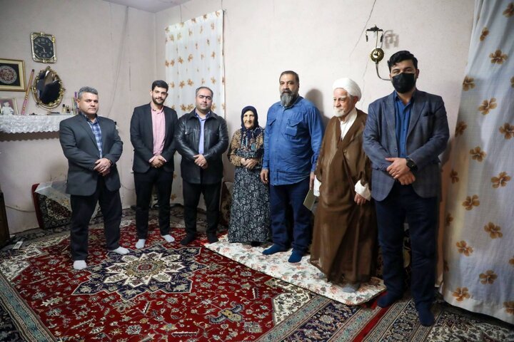 دیدار شهردار منطقه ۱۷ با خانواده شهید والامقام منصور ورزدار