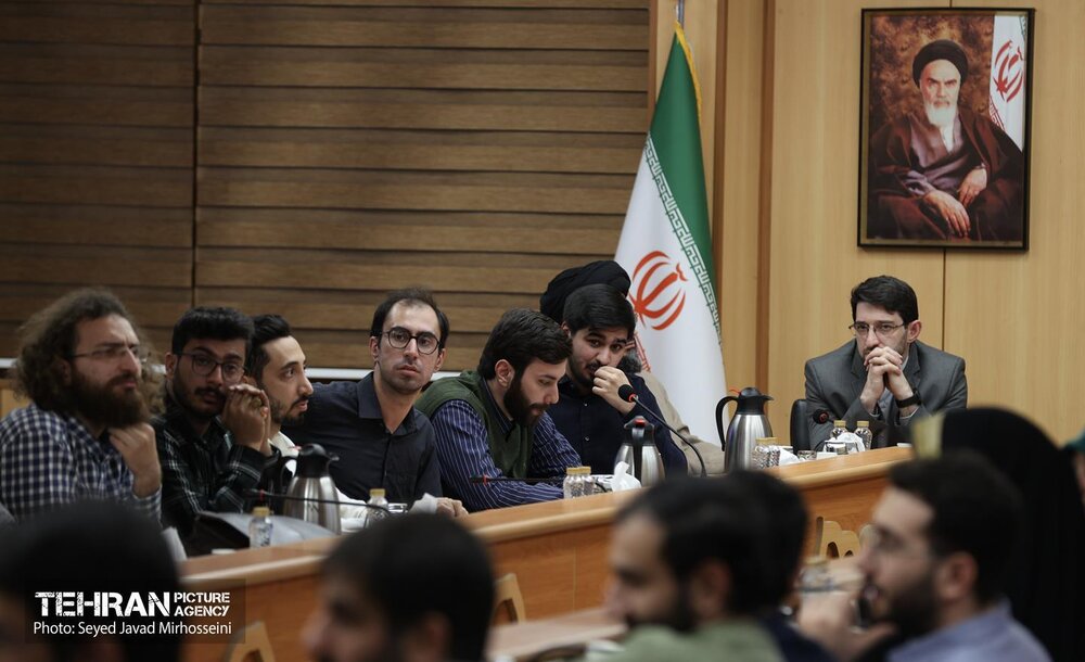 نشست صمیمانه شهردار تهران با تشکل های اسلامی دانشجویی