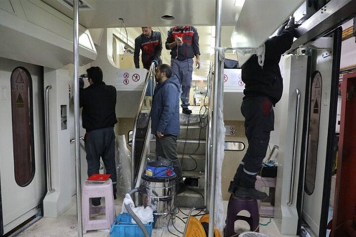 تسریع در اورهال ناوگان دو طبقه خط ۵ مترو در قالب طرح استقبال از بهار