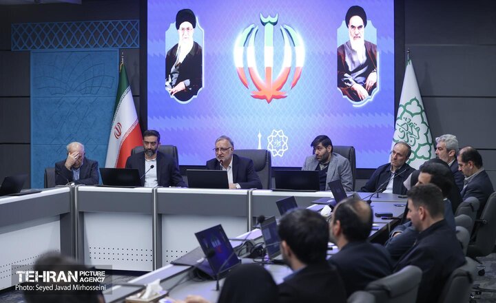 شهردار تهران با اساتید دانشگاه دیدار کرد