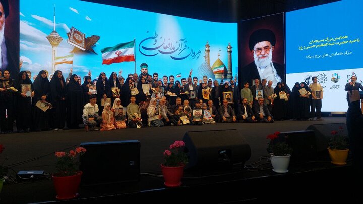 طمع دشمن به خاطر اقدامات و برنامه‌های غلط در کشور است