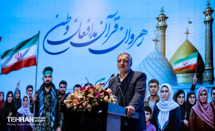 طمع دشمن به خاطر اقدامات و برنامه‌های غلط در کشور است