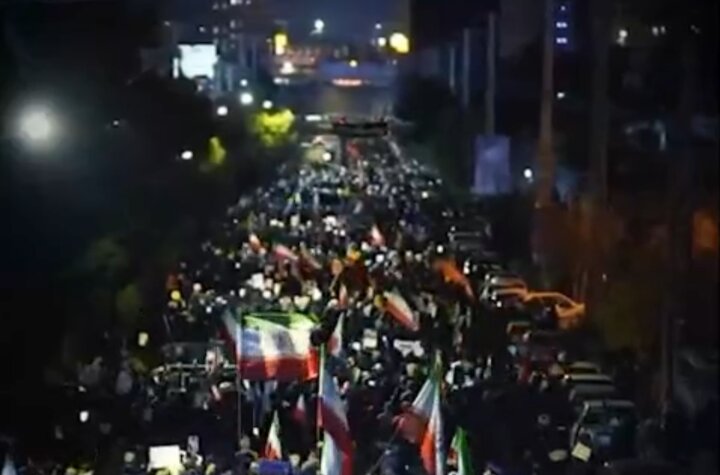 برای پرچم ایران می‌میریم