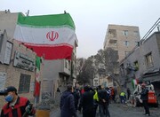 نصب پرچم ایران بر کلانتری ۱۱۱ هفت‌چنار و ساختمان‌های همجوار