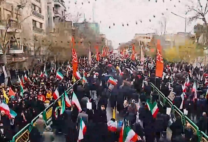 لبیک مردم تهران به دعوت رهبر انقلاب