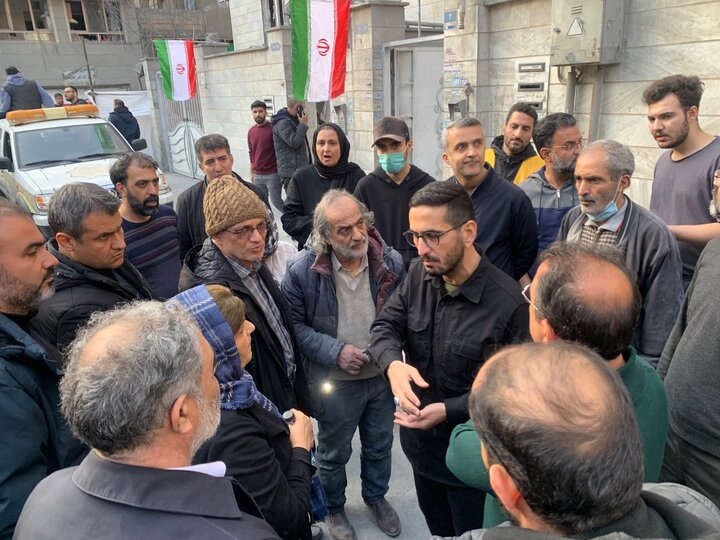 حضور شهردار منطقه ۱۰ در میان آسیب‌دیدگان حمله امریکا و رژیم صهیونیستی به محله هفت‌چنار