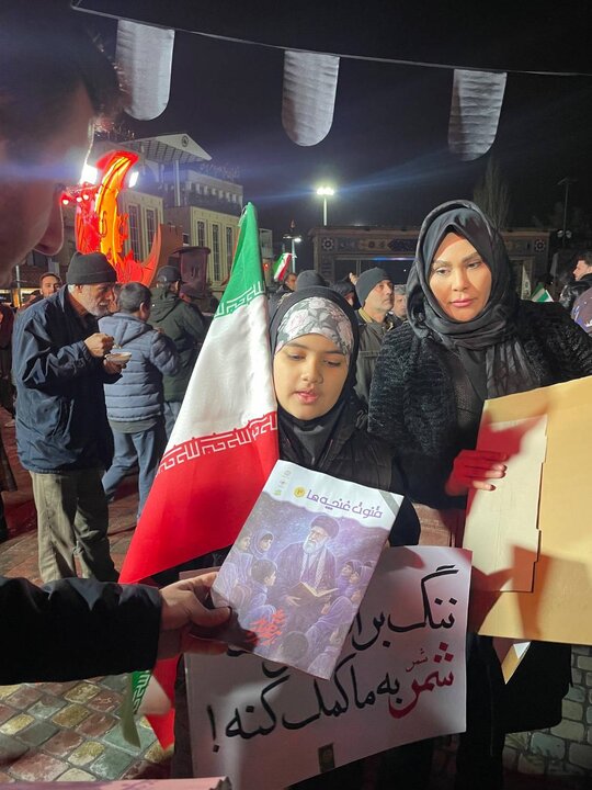 تجمع گسترده و مستمر کودکان و نوجوانان منطقه یک در میدان تجریش