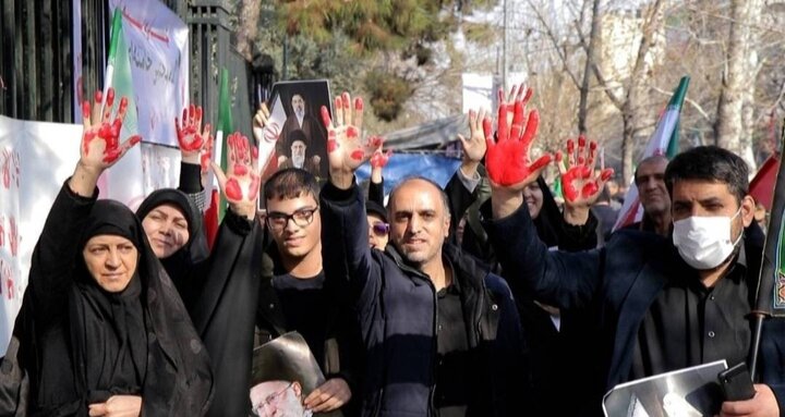 راه‌اندازی موکب رسانه‌ای "بانوان رهبر شهید" در میدان انقلاب با محوریت نقش زنان در مدیریت بحران