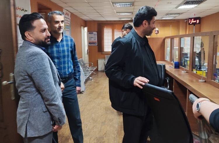 بازدید معاون شهرسازی و معماری شهرداری تهران از دفاتر خدمات الکترونیک منطقه ۱۰