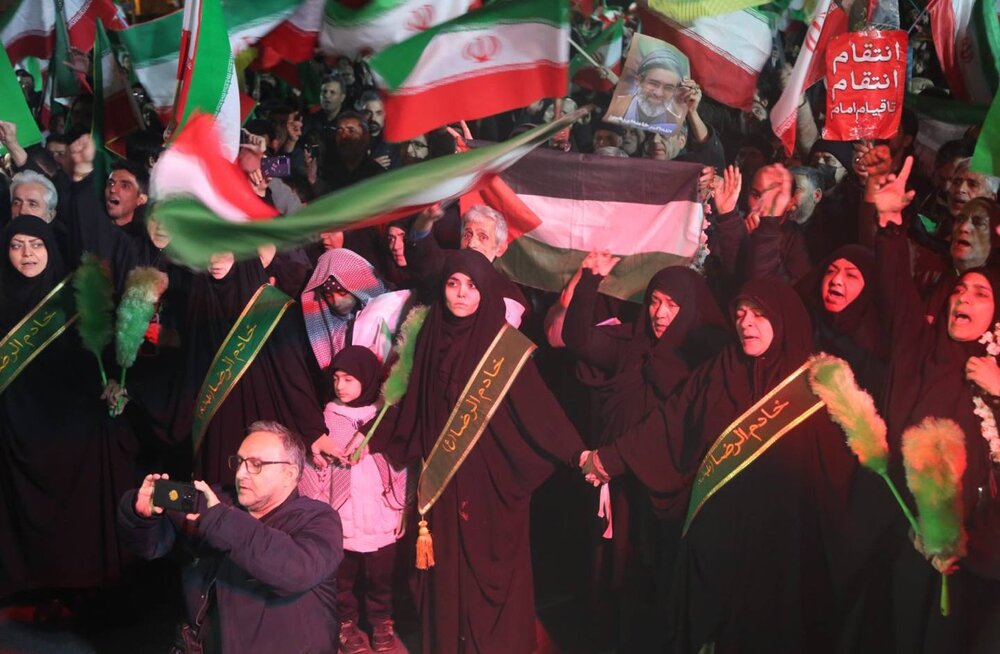 وداع باشکوه با شهدای ناوشکن دنا در منطقه ۱۰ با نوای سعید حدادیان