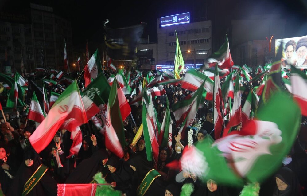 وداع باشکوه با شهدای ناوشکن دنا در منطقه ۱۰ با نوای سعید حدادیان