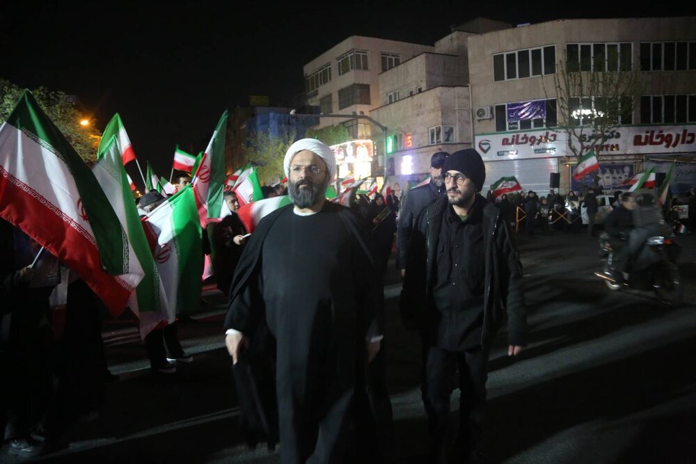 وداع باشکوه با شهدای ناوشکن دنا در منطقه ۱۰ با نوای سعید حدادیان