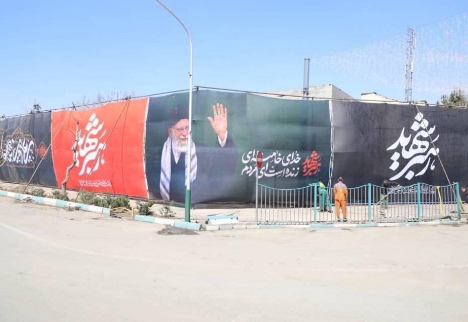 نماپرچم ۶۰۰ متری مزین به تمثال رهبر شهید در خیابان پیروزی رونمایی شد