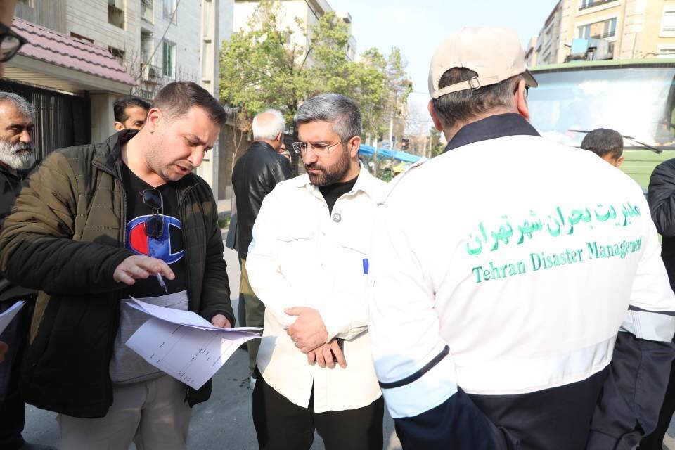 بازسازی شیشه‌های ساختمان‌ها و منازل مسکونی آسیب‌ دیده در منطقه ۱۳