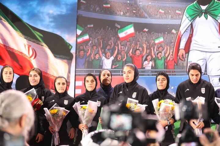 بانوان فوتبالیست در آغوش وطن 
