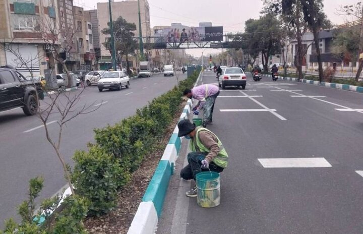 رنگ‌آمیزی ۳۰ هزار متر طول جدول در خیابان پیروزی/ پاکسازی غبار به‌جا مانده از جنگ‌رمضان