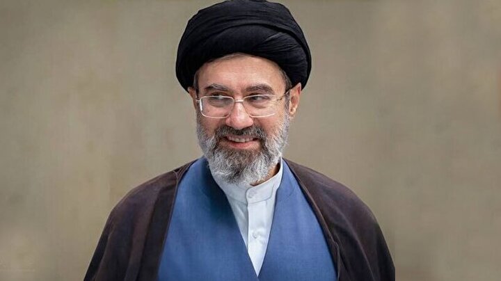 رهبر انقلاب: ارتش اسلام دلاورانه از کشور و پرچم خود دفاع می‌کند