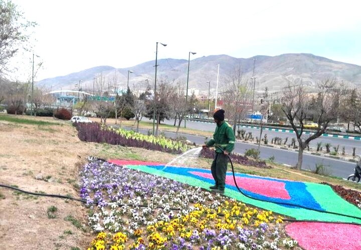 اتمام عملیات طراحی ده‌ها فرش گل و چیدمان شن‌های رنگی در منطقه ۲۲