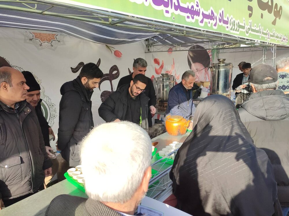 برپایی موکب پذیرایی شهرداری منطقه ۱۰ در مصلی امام خمینی(ره) همزمان با نماز عید سعید فطر