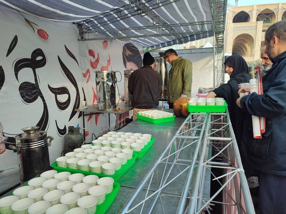 برپایی موکب پذیرایی شهرداری منطقه ۱۰ در مصلی امام خمینی(ره) همزمان با نماز عید سعید فطر