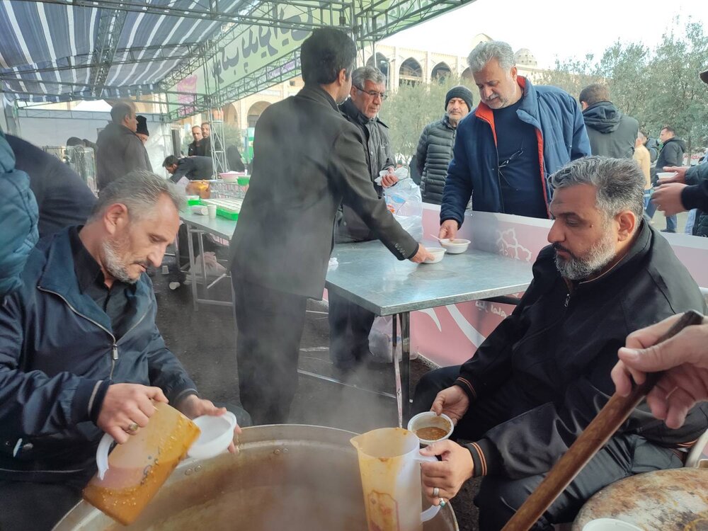 برپایی موکب پذیرایی شهرداری منطقه ۱۰ در مصلی امام خمینی(ره) همزمان با نماز عید سعید فطر