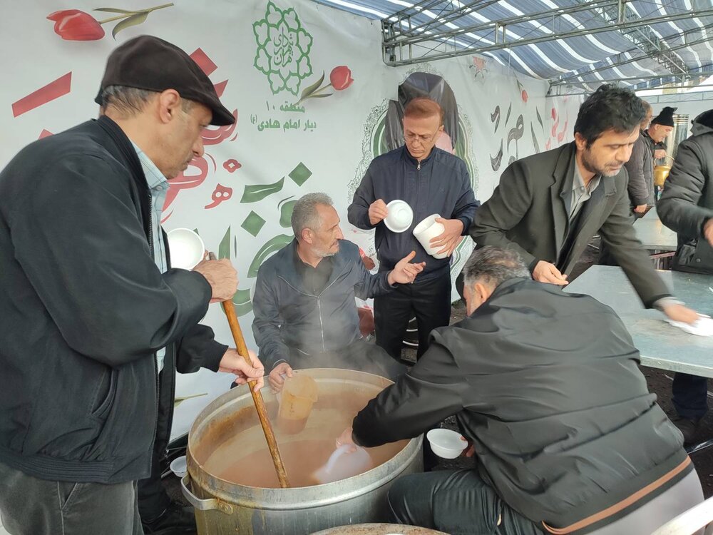 برپایی موکب پذیرایی شهرداری منطقه ۱۰ در مصلی امام خمینی(ره) همزمان با نماز عید سعید فطر