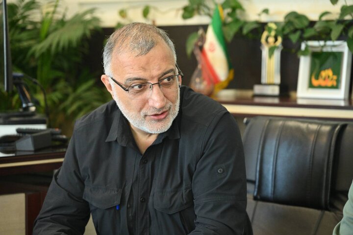  حضور شهردار تهران در منطقه یک به منظور بررسی نحوه خدمات‌رسانی به شهروندان آسیب‌دیده از جنگ رمضان