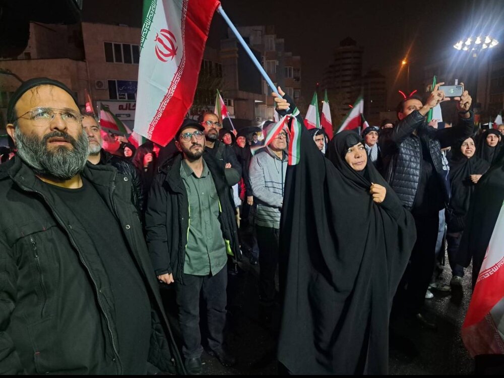نبض وحدت در میدان جمهوری؛ حضور گسترده مردم در وداع  قهرمان وطن