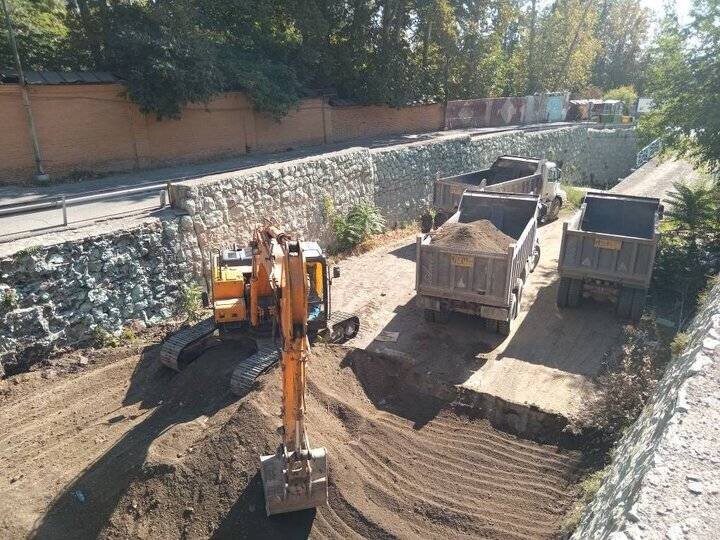 آمادگی منطقه ۲ برای بارش‌های بهاری با لایروبی مسیل‌ها 