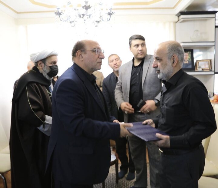 دیدار کاشانی‌پور با مادر شهیدی که پیکر فرزندش را به سختی شناسایی کرد