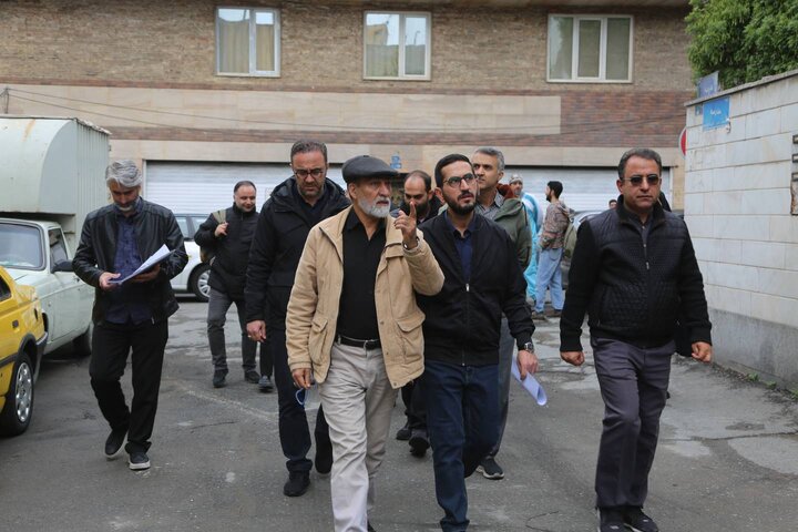 بازدید میدانی فروزنده از مناطق خسارت‌دیده محله هفت‌چنار