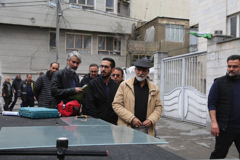 بازدید میدانی فروزنده از مناطق خسارت‌دیده محله هفت‌چنار